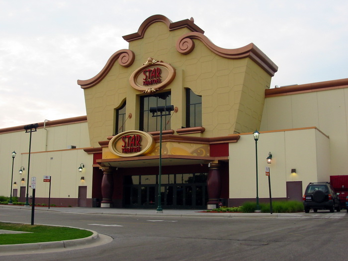 AMC Fairlane 21 - 2002 Photo Of Main Entrance (newer photo)